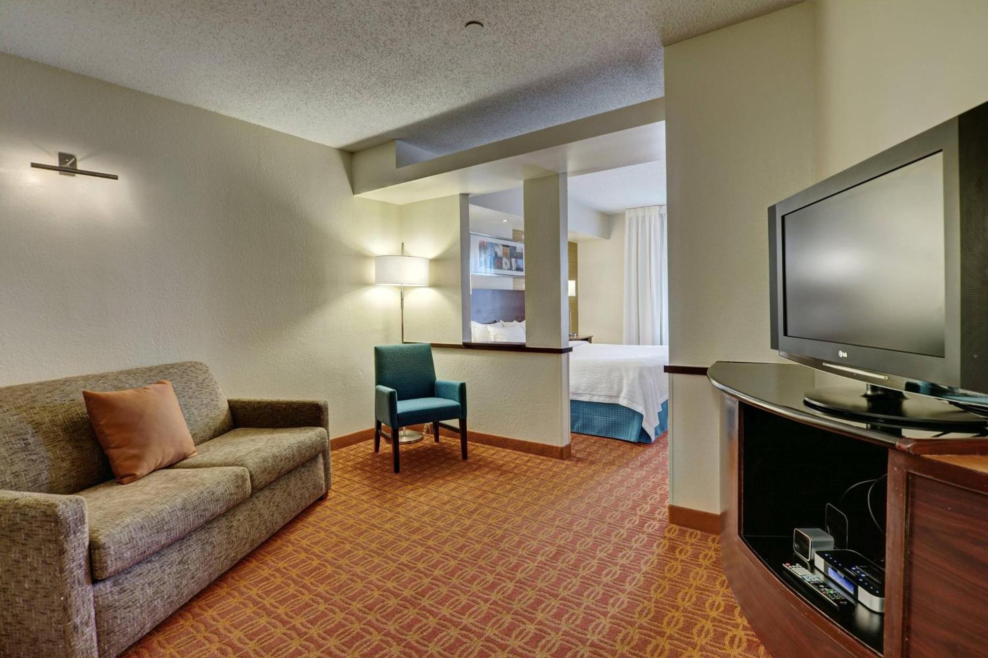 Fairfield Inn And Suites By Marriott Potomac Mills Woodbridge Exterior photo